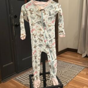 Burt’s Bee zip up footie